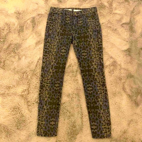 DKNY ANIMAL PRINT JEANS - Picture 2 of 8